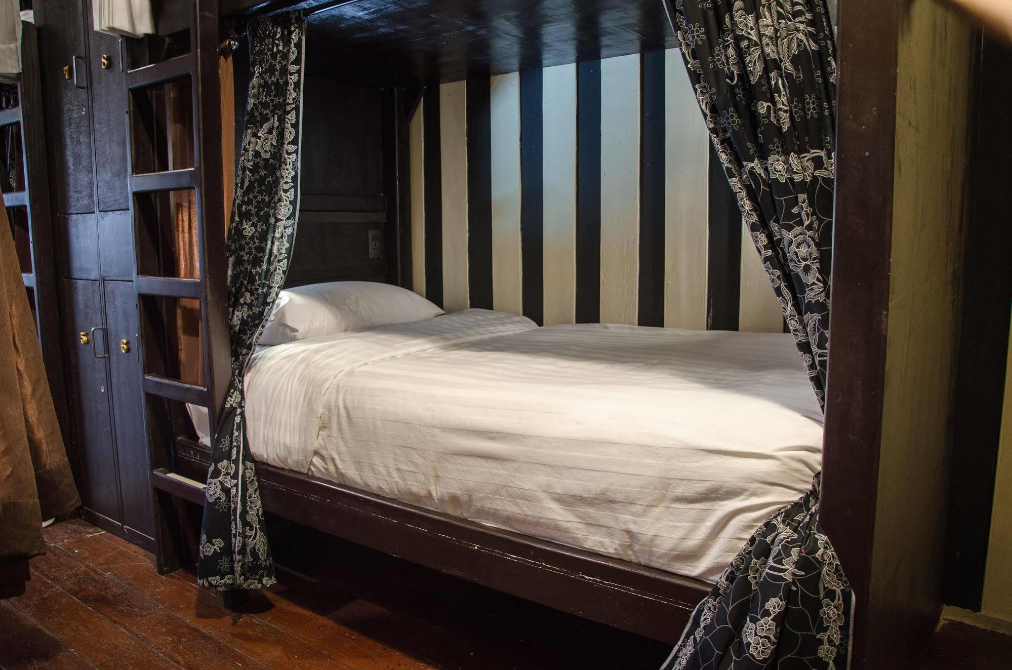 Bed And Butler Hostel Bangkok Exteriér fotografie